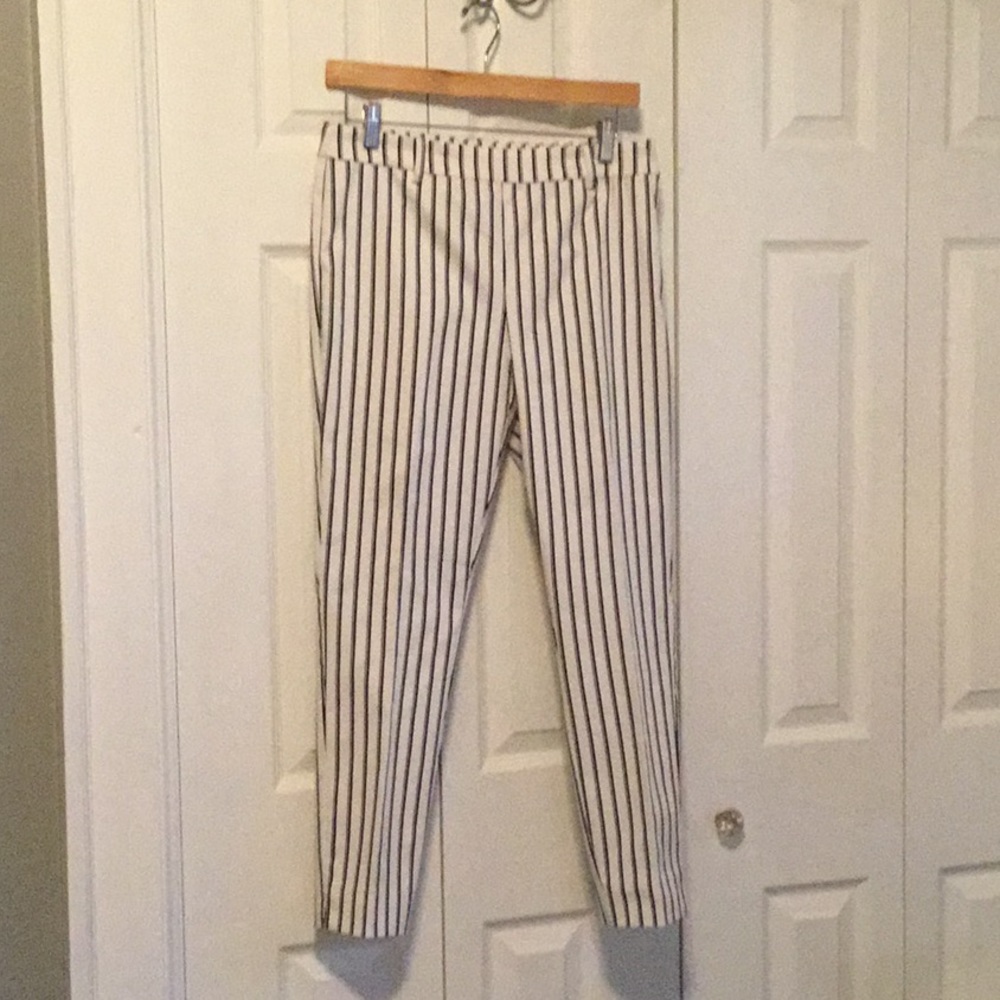 H&M cropped pin- stripe pant size 6